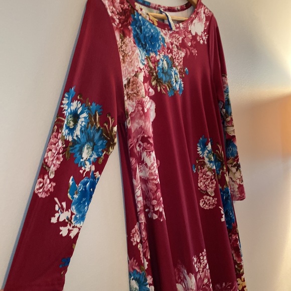 Bellamie. Floral print A-line dress. Size Medium. - Picture 4 of 6